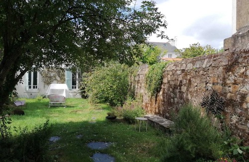 Viarme House | Maison de Ville Avec Jardin, le Calme à Proximité du Centre