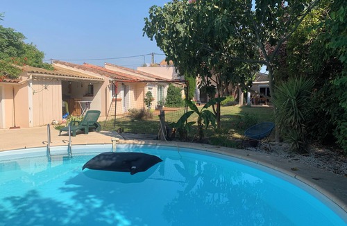 Lunel House | Maison de Ville Avec Jardin et Piscine. A 20 min des Plages