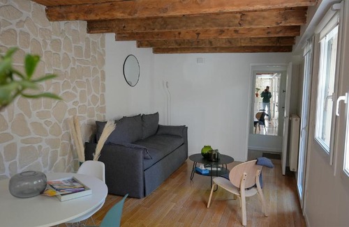 Saint Nicolas - Charles III - Ville vieille - Trois Maisons - Leopold Apartment | Maison de ville avec sa cour au calme à 1min de la Pace Stanislas