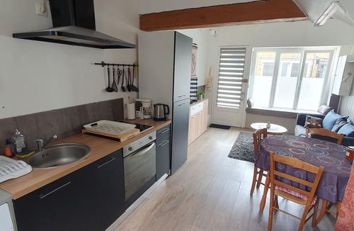 Le Merlerault House | Maison de Ville, Centre Village