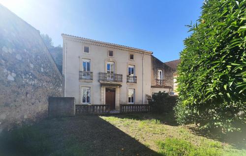 Cessenon-sur-Orb House | Maison De Ville