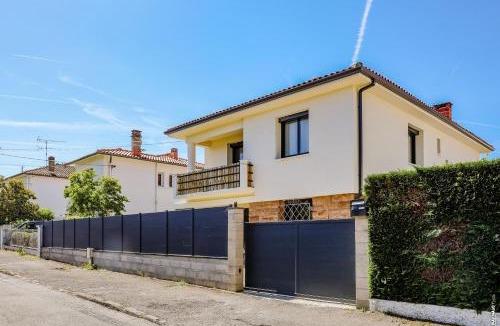 Montauban House | Maison de ville tout confort 10 personnes avec piscine