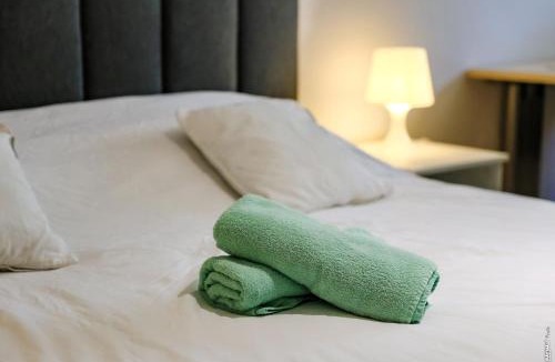Montauban House | Maison de ville tout confort 10 personnes avec piscine