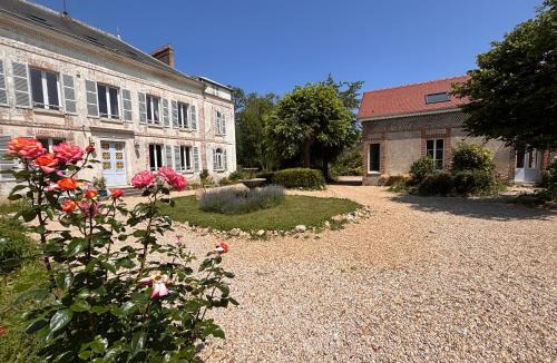 Villeblevin House | Maison des Artistes