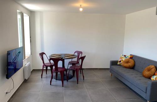 Miribel House | Maison des Balmes proche Lyon