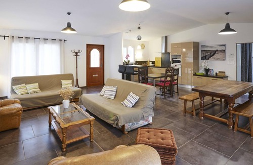Saint-Jean-de-Monts House | Maison des Mûres, large house, sunny terrace, enclosed grounds.