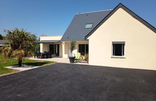 Saint-Laurent-sur-Mer House | Maison des Laquais