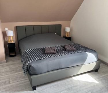 Saint-Laurent-sur-Mer House | Maison des Laquais