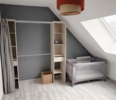 Saint-Laurent-sur-Mer House | Maison des Laquais