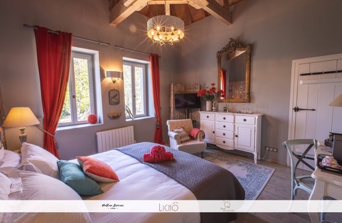 Les Esseintes House | Maison des Quatre Saisons