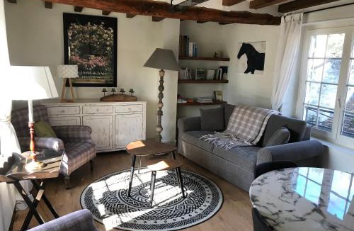 Fontaine-Chaalis House | Maison des Roses