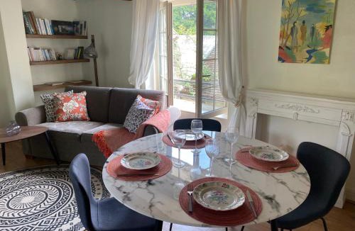Fontaine-Chaalis House | Maison des Roses