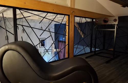 Montpon-Menesterol House | Maison des Soupirs