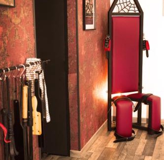 Montpon-Menesterol House | Maison des Soupirs