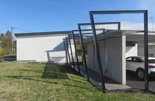 Issoire House | Maison Deville: quiet house with garden