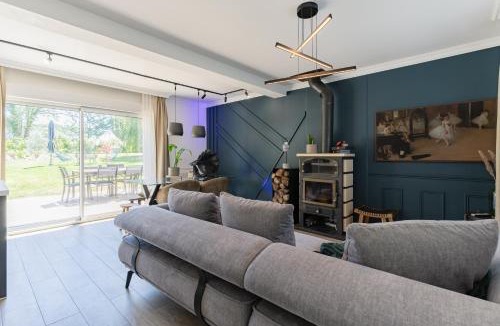 Tourville-en-Auge Villa | Maison du Bonheur avec Rivière & Spa, 4 chambres & 2 SDB