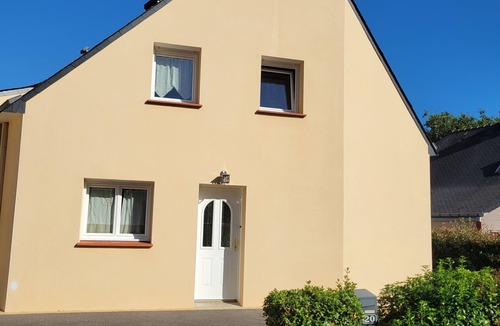 Ambon House | Maison du bonheur - 2kms from the beach