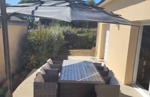 Ambon House | Maison du bonheur - 2kms from the beach