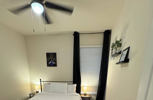 Carlyss House | Maison du Café- Pond View w/ Nespresso & Study. 3 Queen Beds, White linens.