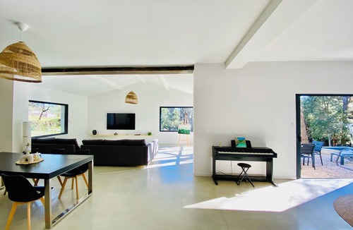 Mondragon House | Maison du Grand Chêne