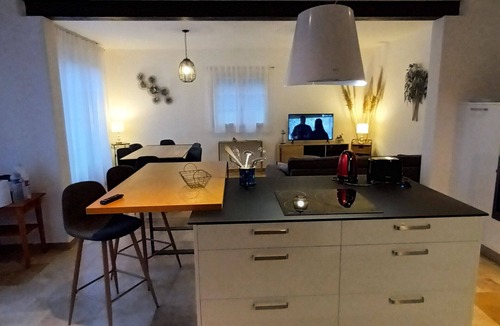 Lanquais House | Maison du lac & Château de Lanquais