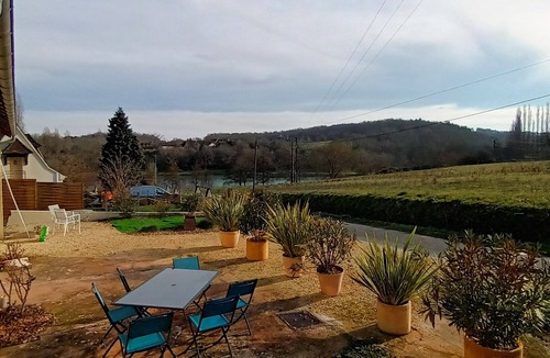 Lanquais House | Maison du lac & Château de Lanquais