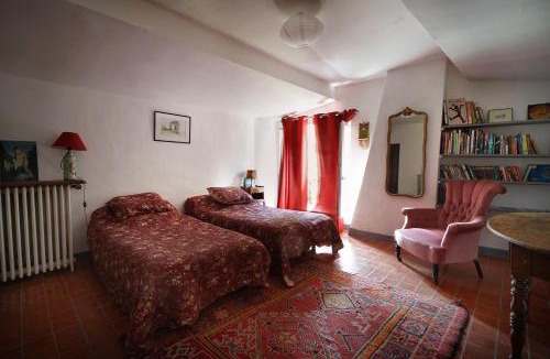 Ganges Bed & Breakfast | Maison du Loup