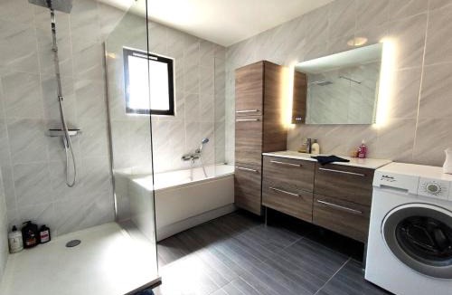 Croix House | Maison du Monde - Spacieuse et agreable maison