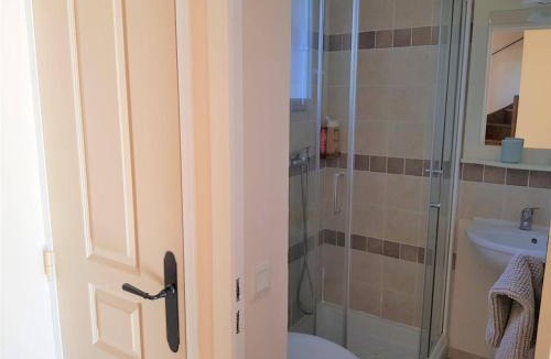 Rouret House | Maison Duplex 8 Pers avec Terrasse, 3 Ch, Parking Gratuit, Animaux Admis, Accès Piscine - FR-1-382-128