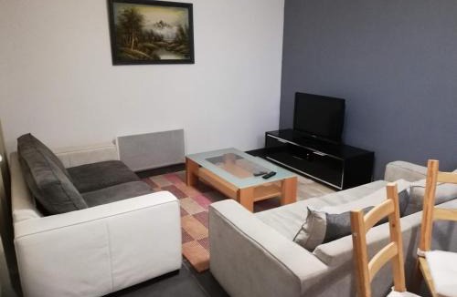 La Ferte-Gaucher House | Maison Duplex & Appartement sur cour