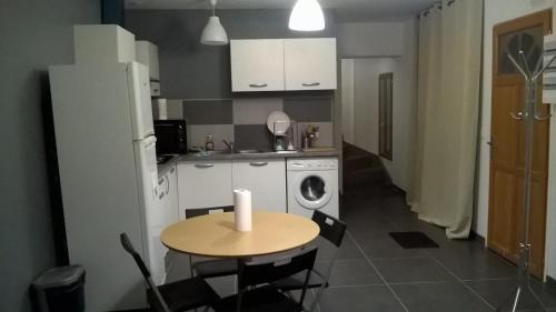 La Ferte-Gaucher House | Maison Duplex & Appartement sur cour