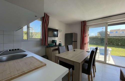Salavas House | Maison duplex avec clim, 2 piscines, terrasse, parking, animaux admis - 8 pers. - FR-1-382-165