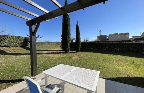 Salavas House | Maison duplex avec clim, 2 piscines, terrasse, parking, animaux admis - 8 pers. - FR-1-382-165