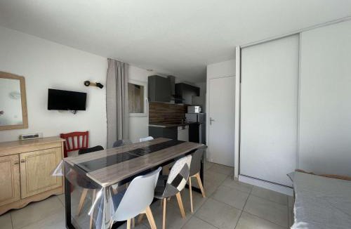 Salavas House | Maison Duplex avec Terrasse, 2 Chambres, Piscines et Parking - FR-1-382-19