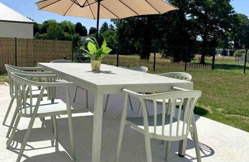 Serent House | Maison Emeraude - Chic & natural bistro getaway
