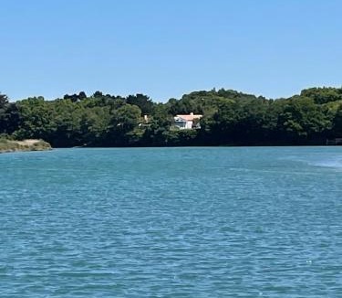 Le Fenouiller Villa | Maison en bord de rivière de mer