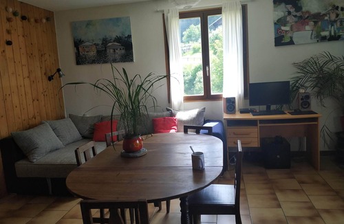 Rochejean House | Maison en Bord de Rivière