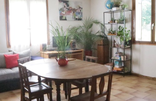 Rochejean House | Maison en Bord de Rivière