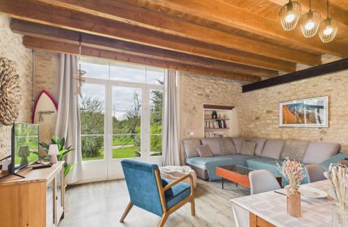 Saint-Vincent-sur-Jard House | Maison en pierre pour 4 adultes,2 enfants avec jardin