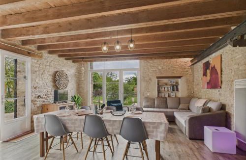 Saint-Vincent-sur-Jard House | Maison en pierre pour 4 adultes,2 enfants avec jardin