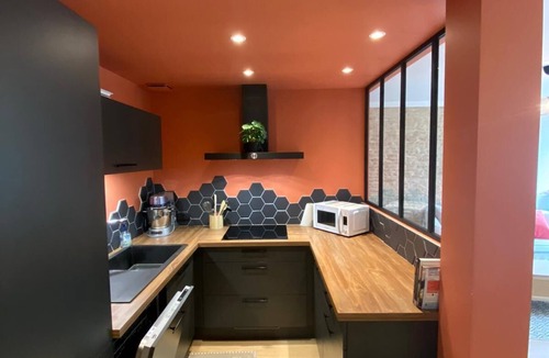 Saint-Regnobert-de-la-Cote-de-Nacre House | Maison en Pierre 4 Chambres, Mer, Commerces 150 Metres
