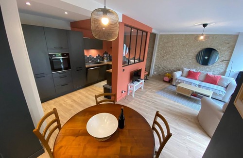 Saint-Regnobert-de-la-Cote-de-Nacre House | Maison en Pierre 4 Chambres, Mer, Commerces 150 Metres