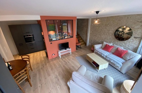 Saint-Regnobert-de-la-Cote-de-Nacre House | Maison en Pierre 4 Chambres, Mer, Commerces 150 Metres