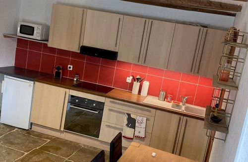 Ladoix-Serrigny House | Maison en Pierre Avec Terrasse et Piscine Dans le Vignoble Bourguignon