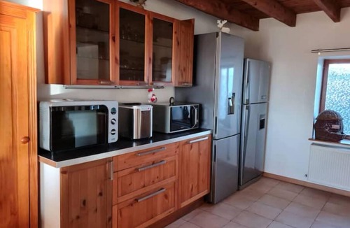 Perreux House | Maison en Pierre Avec Jacuzzi été et Hiver