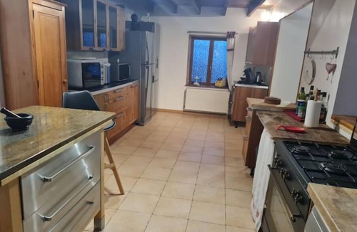 Perreux House | Maison en Pierre Avec Jacuzzi été et Hiver