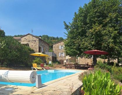 Ribes House | Maison en pierre avec piscine
