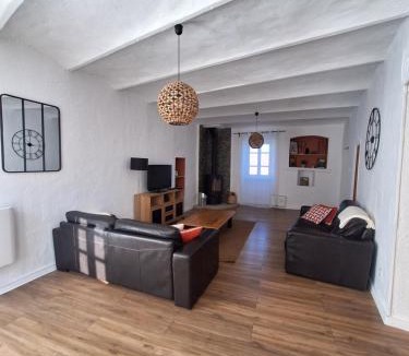 Ribes House | Maison en pierre avec piscine