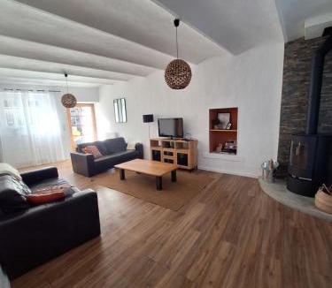 Ribes House | Maison en pierre avec piscine