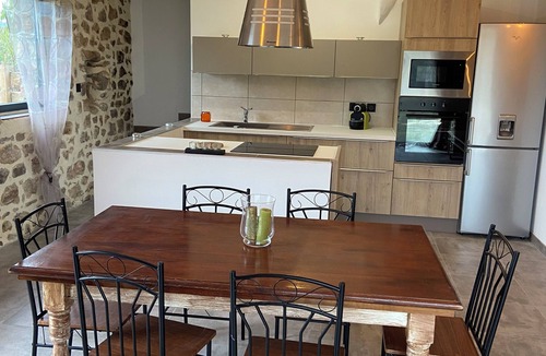 Aigueze House | Maison en Pierre Près des Gorges de Lardèche à Labri des Regards
